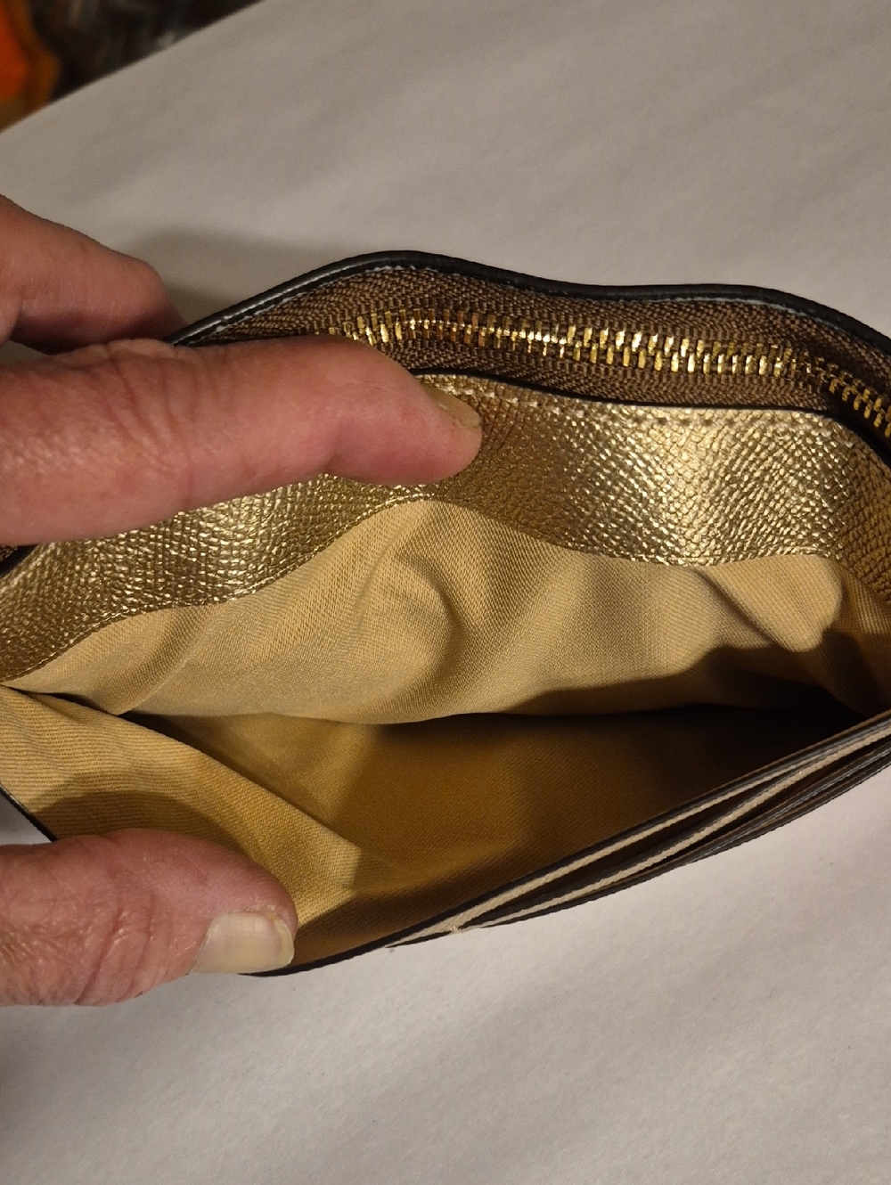 Coach Long Wristlet  Like New. - Picture 4 of 7